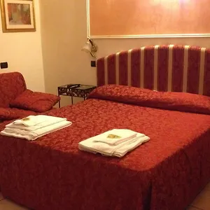 Couette-café Sicilia, Milan